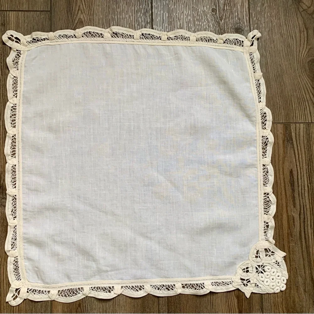 Vintage table cloths 18/18”